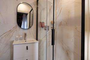 Hotels Hotel Des Marronniers : photos des chambres