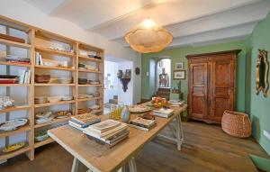 Gorgeous Home In Lussan With Wifi