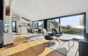 3 Bedroom Nice Home In Nexø