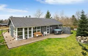 3 Bedroom Stunning Home In Fårvang - Langå