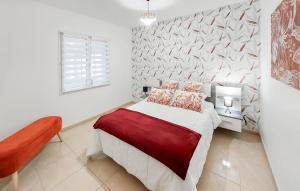 Maisons de vacances Nice Home In Linxe With Kitchen : photos des chambres