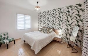 Maisons de vacances Nice Home In Linxe With Kitchen : photos des chambres