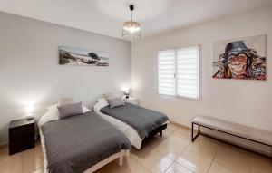 Maisons de vacances Nice Home In Linxe With Kitchen : photos des chambres