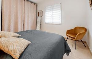 Maisons de vacances Nice Home In Linxe With Kitchen : photos des chambres