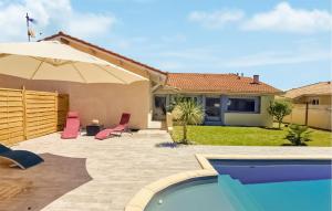 Maisons de vacances Nice Home In Linxe With Kitchen : photos des chambres