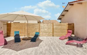 Maisons de vacances Nice Home In Linxe With Kitchen : photos des chambres