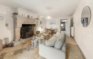 Appartements 1 Bedroom Awesome Apartment In Tremblay : photos des chambres