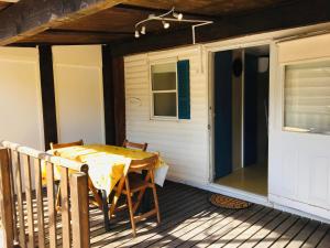 Maisons de vacances Mobil-home avec grand jardin : photos des chambres