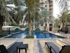 Stylish 1BR in Old Dubai Balcony, Smart TV, Full Kitchen - 4hvězdičkové hotely ve městě Dubaj