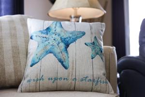 Beachside Bliss Walk to Beach Great Amenities OW5-401