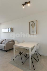 Versatile 2 bedroom apt near La Galeria