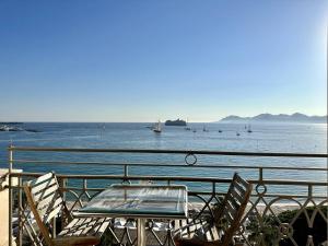 Cannes Croisette - Appartement 5 pièces face mer