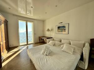 Cannes Croisette - Appartement 5 pièces face mer