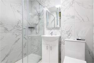 Special Occasion King Room room in Fisher's Hotel