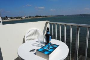 Appartements Feet in the water breathtaking 180 sea view! : photos des chambres