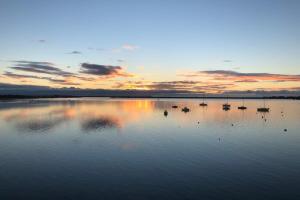 Feet in the water breathtaking 180 sea view!