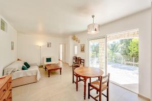 Grand T2 Clim & Wifi en Rez de villa proche mer