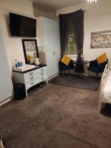 Russel Square Apartment 2