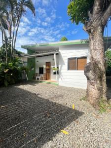 Casita Miss Sam en el Centro de Puerto Viejo