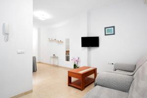 Aptº Jábega, Familias y Parejas