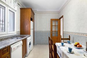 Aptº Jábega, Familias y Parejas