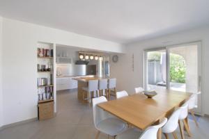 Maisons de vacances Pretty terraced house with garden level and garage : photos des chambres