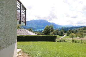 Chalets Comfortable Chalet - View of Lake Aiguebelette : photos des chambres