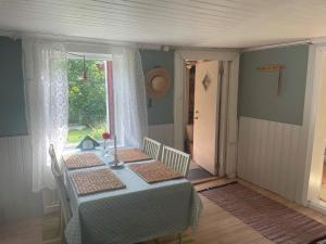 Genuine 100 year old countryside cottage