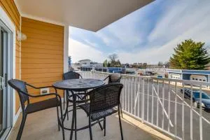Idyllic New Buffalo Condo Walk to Beach and Shops! - LaPorte