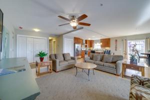 Idyllic New Buffalo Condo Walk to Beach and Shops!