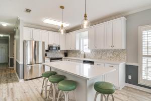 Orange Beach Waterfront Condo with Pool Access!