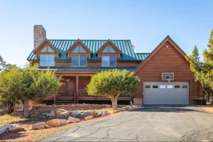 Holiday Home room in Zion Timberline Villa Large Log Home Near Zion