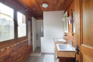 Chalets Comfortable family chalet 5 min drive from the lake : Chalet