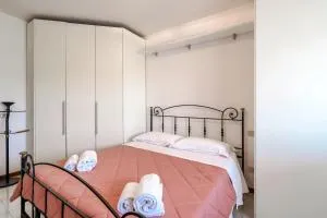 Sunny Holidays - piscina + lago - ريفولتيلا