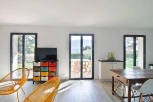 Comfortable garden level 2 minutes from the lake on foot!