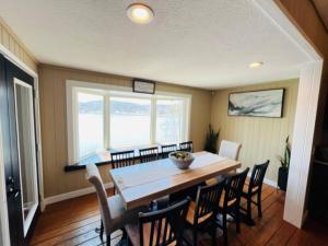 Signet Hill House - Lake Frontage