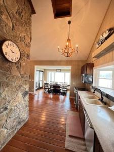 Signet Hill House - Lake Frontage