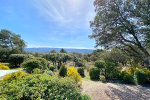 obrázek - Pleasant vacation home with pool and Luberon view