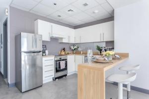 Frank Porter - Marina Views Tower B