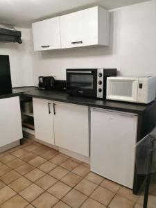 Appartements studio rez-de-chaussee jusqu'a 4 personnes : photos des chambres