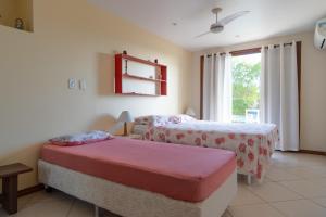 Vista panorâmica e praia a pé.