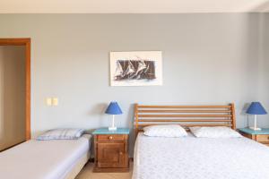 Vista panorâmica e praia a pé.