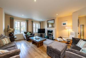 Spacious home to sleep 8 just a short stroll from Kenmare