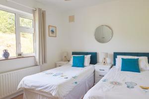 Seanacnoc Cottage overlooking Kenmare Bay