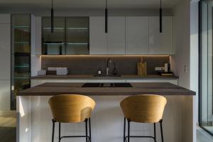 SalvatoreHomes - Luxury in the Centre of Bardolino with Private Jacuzzi & Direct Access to Infinity Pool - Casa Olivia - a 5 Star Luxury Collection at Lake Garda