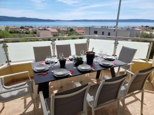 Villa-Split-Luxury-Heated salt water Pool-up to 3 family