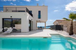 NEW! Villa Brilliance heated pool 50 m2, sea view