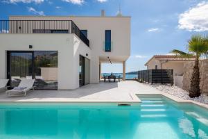 NEW! Villa Brilliance heated pool 50 m2, sea view