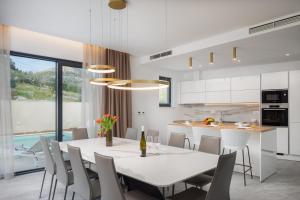 NEW! Villa Brilliance heated pool 50 m2, sea view