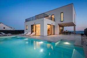 NEW! Villa Brilliance heated pool 50 m2, sea view